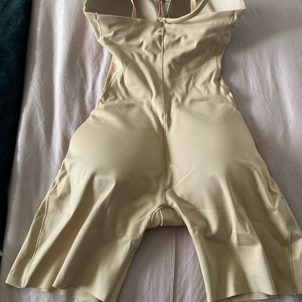 SKIMS Beige Shapewear Bodysuit - Picture 4 of 11